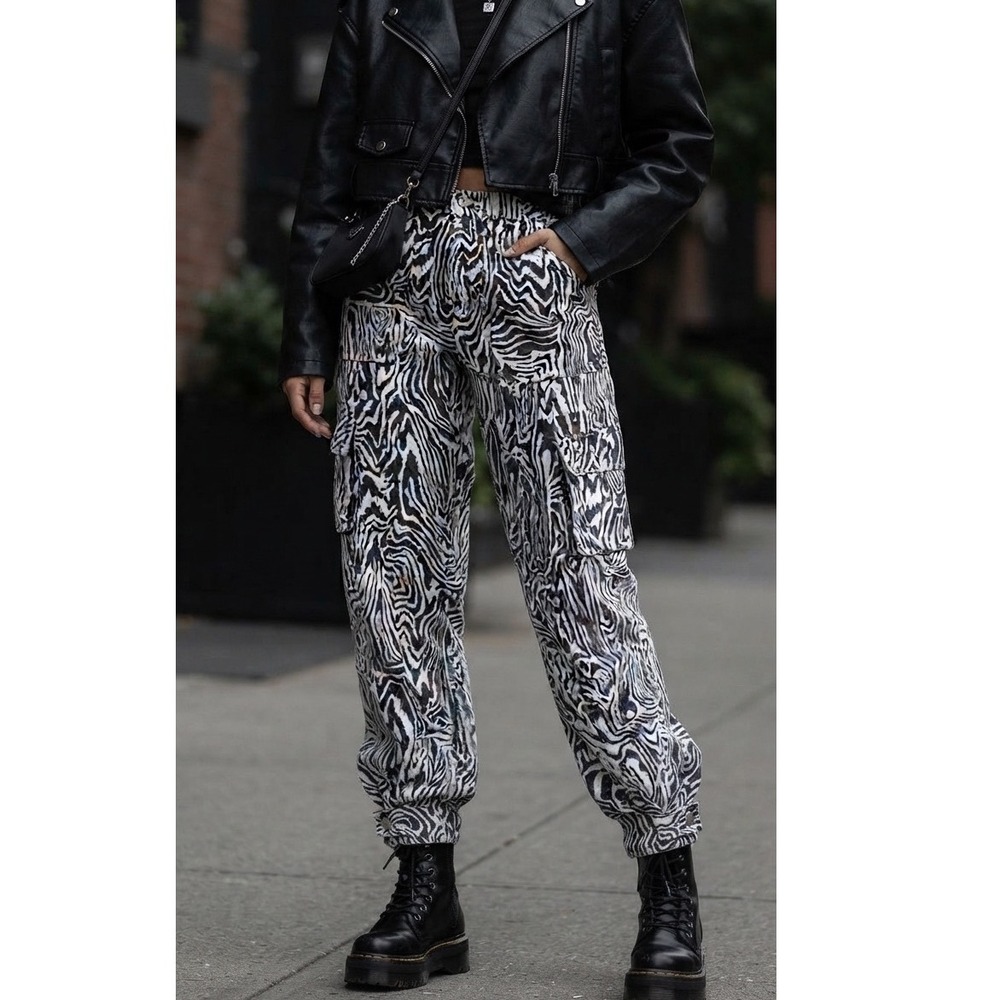 MOTHER Cargo Denim Pants Black & White Zebra-Print Festival Jeans W26 Like New